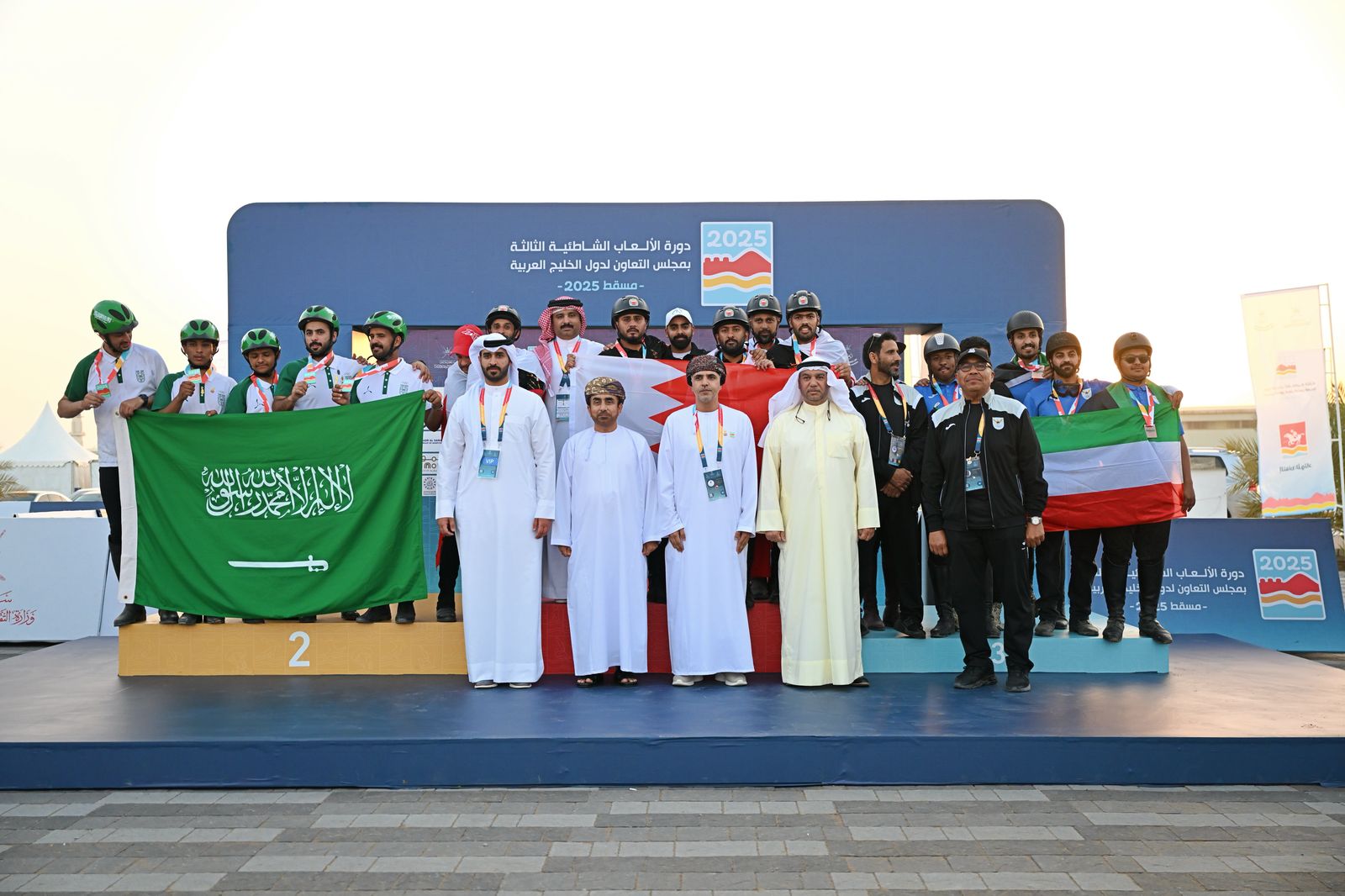  منتخب البحرين لالتقاط الأوتاد ممثلا في فريق وزارة الداخلية يحقق المركز الأول في دورة الألعاب الشاطئية الخليجية الثالثة<